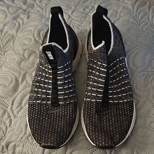 Nike React Womens Phantom Run Flyknit 2 Athletic Slip-On Shoes